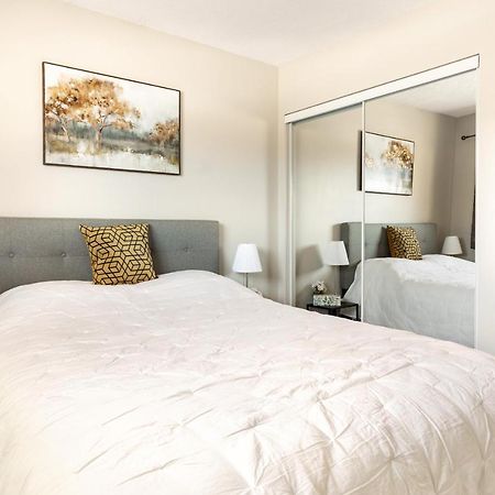 Entire 2 Bedroom Apartment Downtown - U3 Waterloo Esterno foto