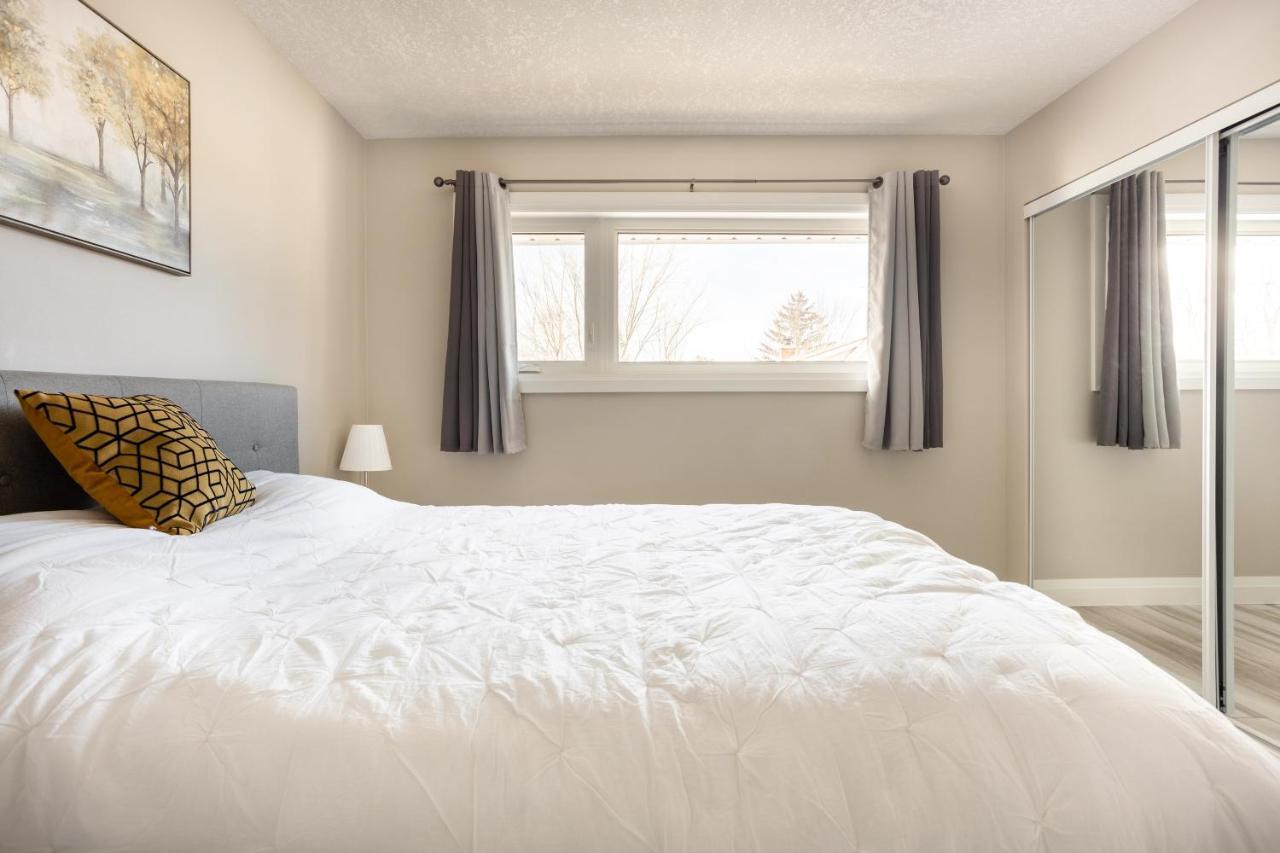 Entire 2 Bedroom Apartment Downtown - U3 Waterloo Esterno foto